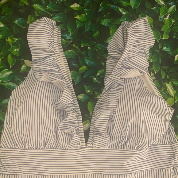 NWT H&M Blue & White Striped V-Neck Ruffle Swimsuit - XL - Picture 5 of 14